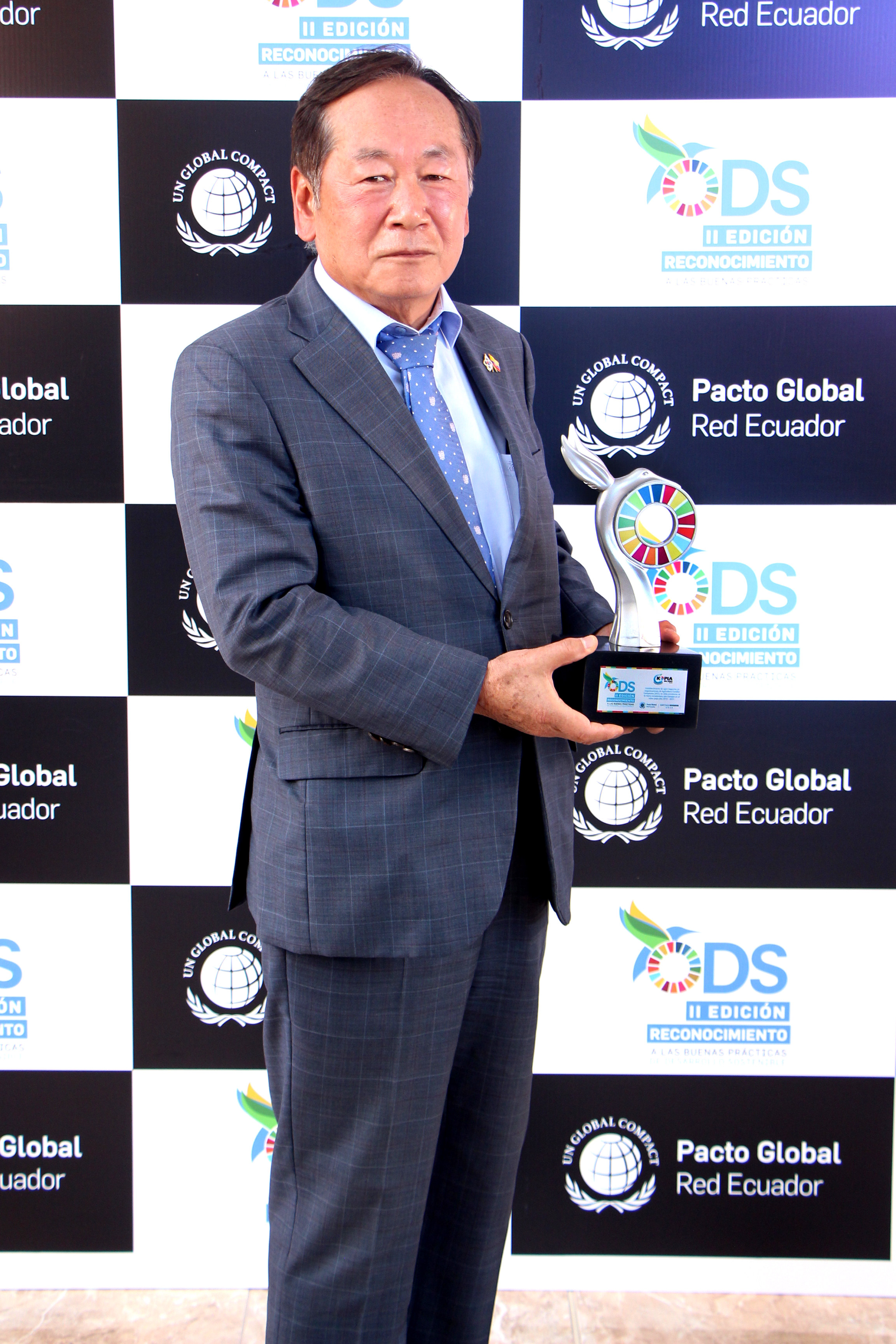 에콰도르 Pacto Global 공로상 수상.JPG